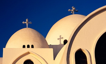 الكنيسة تستأنف الحكم بسجن كاهن المريناب في أسوان