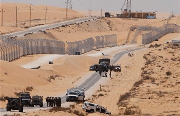  إسرائيل ترفع حالة التأهب على حدود مصر
                        