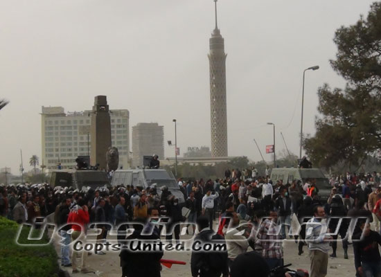 بالفيديو  .. اشتباكات بين قوات الأمن والمتظاهرين على كوبري قصر النيل !!  