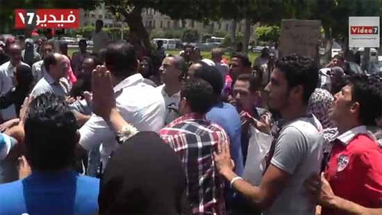 مشادات بين الأمن ومتظاهرى النهضة أمام ديوان محافظة القاهرة