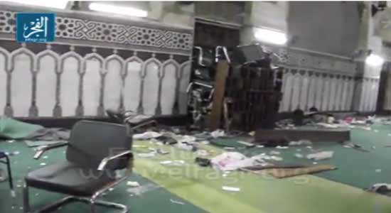 بالفيديو : الإخوان يدمرون أثاث مسجد الفتح