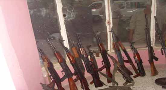 بالصور 10 مواطنين بسوهاج يسلمون أسلحتهم النارية للداخلية