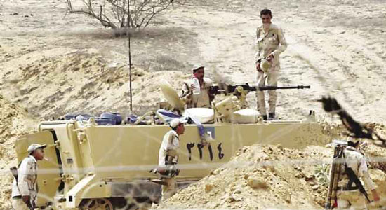 قوات الجيش تواصل مطاردة العناصر الإرهابية بسيناء «صورة أرشيفية»