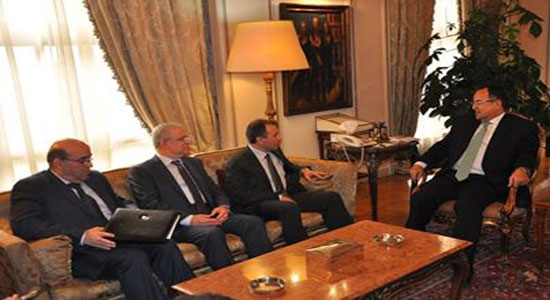 وزير الخارجية يبحث مع نظيره اللبناني مكافحة الإرهاب والطائفية