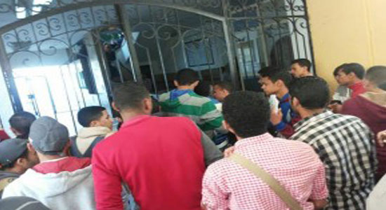 طلاب الإخوان يقتحمون مكتب عميد كلية الأداب بجامعة الإسكندرية