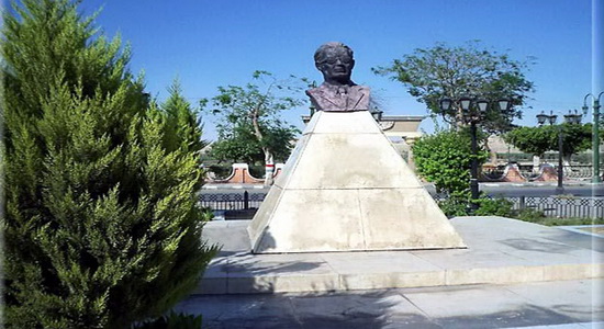 تمثال طه حسين