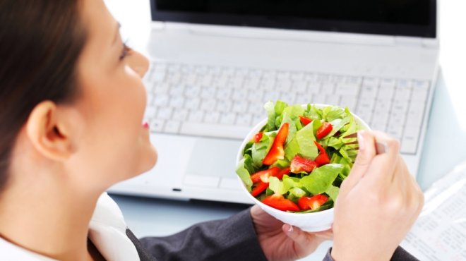  5 أطعمة صحية سريعة التحضير أثناء العمل