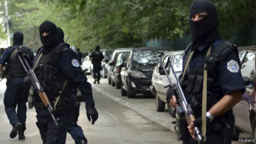 الشرطة اعتقلت عدد كبير من المشتبه بهم في العاصمة بريشتينا ومدينتي بريزرين ومتروفيتشا 