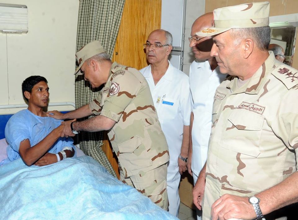 صبحي يأمر بتوفير الإمكانيات الطبية اللازمة لعلاج مصابي حادث سيناء