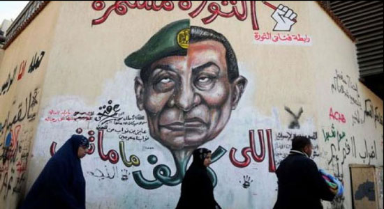 غرافيتي على أحد جدران مصر يصور تواصل نهج القمع من نظام مبارك إلى السيسي