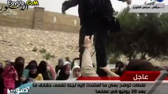 طالبات الاخوان يعتدوا على دكتورة بجامعة الازهر ومحاصرتها