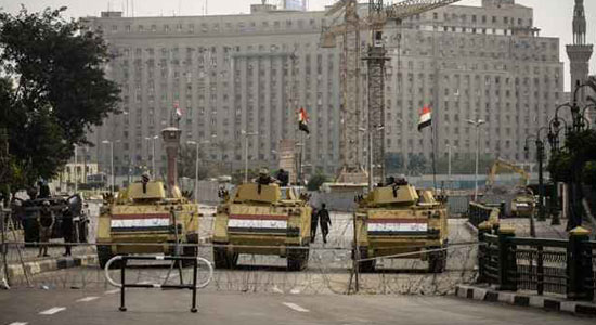 الجيش يغلق ميدان التحرير 