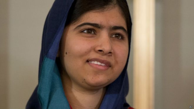 كانت حركة طالبان قد أطلقت الرصاص على رأس ملالا لمطالبتها بحصول الفتيات على نفس مقدار التعليم كالذكور.