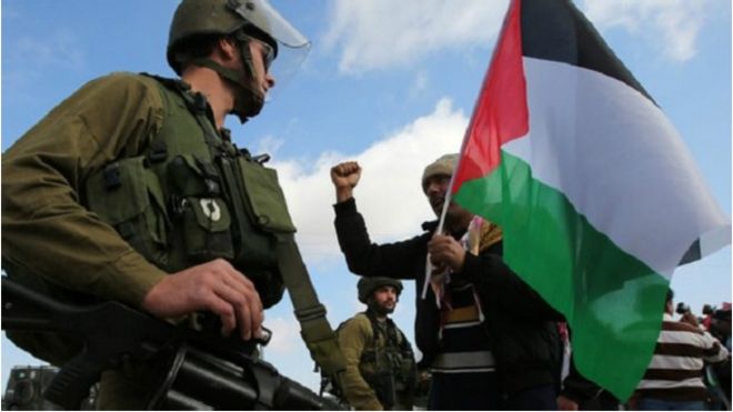  يطالب الفلسطينيون بوقف الاستيطان الإسرائيلي في الضفة الغربية والقدس الشرقية. 