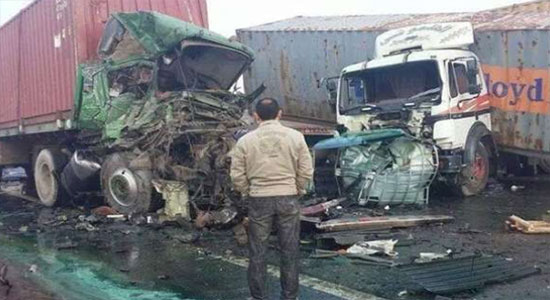 بالصور| أسوأ حادث في مصر.. اصطدام أكثر من 50 سيارة على طريق الإسكندرية