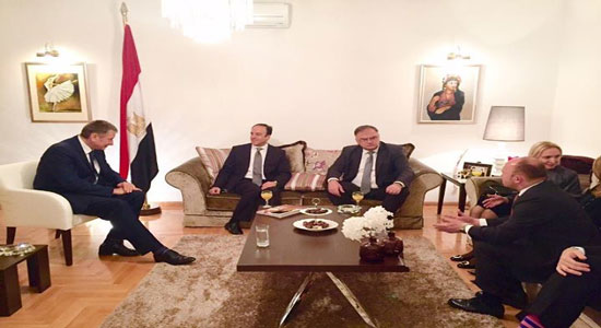 الرئيس البوسني يزور السفير المصري في منزله