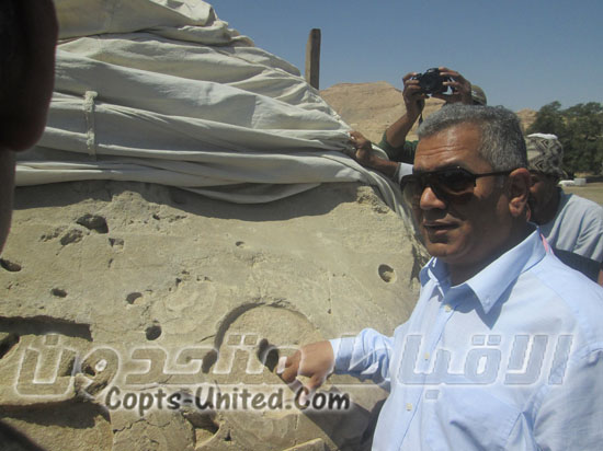 وزير الآثار يتفقد أعمال ترميم تماثيل المعبد الجنائزى غرب الاقصر