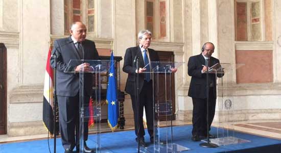 شكري يناقش تدهور الأوضاع في ليبيا مع وزيري خارجية إيطاليا والجزائر