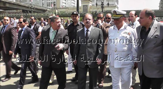 وزير الداخلية يتفقد ميدان رمسيس بعد إخلائه من الباعة الجائلين