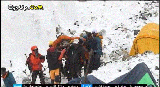 لحظة إنهيار جبل أيفرست بعد زلزال جبال الهيمالايا
