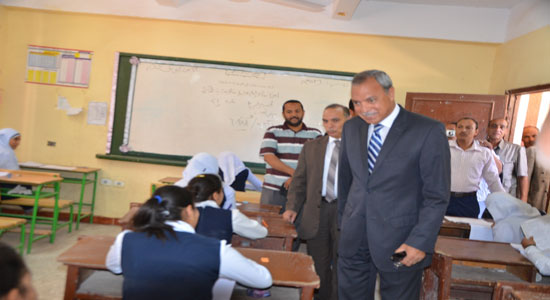 محافظ قنا : امتحان اللغة العربية للشهادة الإعدادية في مستوى الطالب المتوسط