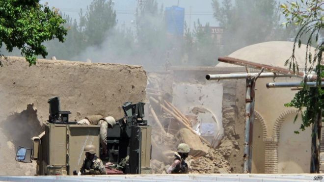  تشهد هلمند مواجهات عنيفة بشكل شبه دائم بين مسلحي طالبان وقوات الأمن الأفغانية. 