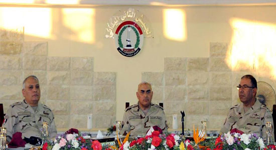 وزير الدفاع يلتقي مقاتلوا الجيش الثاني الميداني
