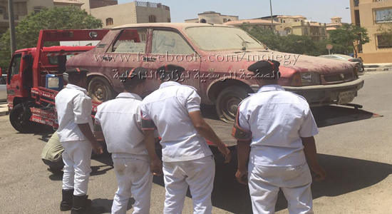 حملة مرورية بالقاهرة لرفع السيارات المتروكة بالميادين