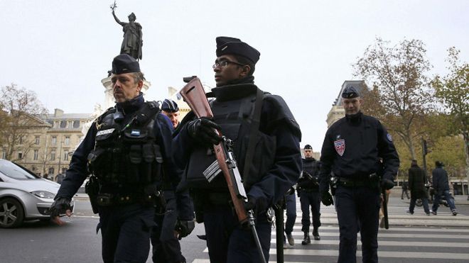 انتشرت قوات الأمن في باريس في أعقاب الهجمات