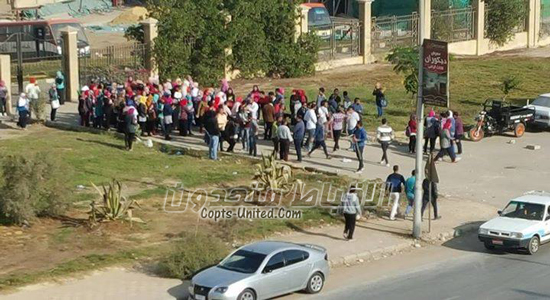 طلاب جامعة النهضة يتظاهرون بسبب