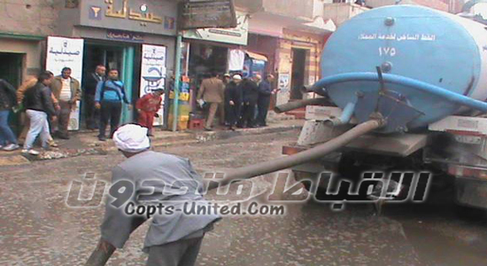 سيارات لشفط مياه الأمطار بشوارع بني سويف