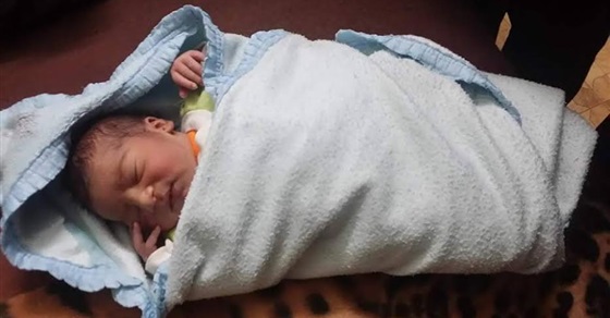  العثور على طفلة حديثة الولادة بالحبل السري بالقرب من مسجد في سوهاج