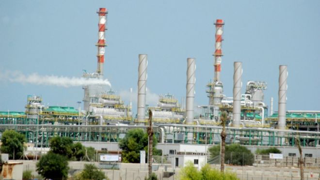 هاجم مسلحوا التنظيم عددا من حقول النفط جنوبي ليبيا