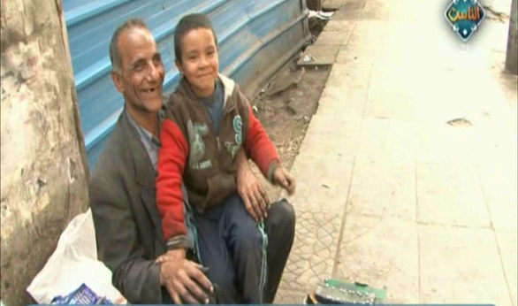 بالفيديو .. حقيقة طفل الشوارع صاحب فيديو السخرية من مصر