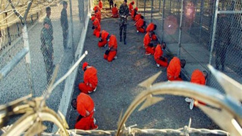 الجارديان:أمريكا تلجأ إلى «الإذلال الجنسي» للمعتقلين الإسلاميين