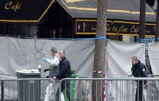 عناصر الأمن الفرنسي في مسرح باتكلان بعد الهجوم