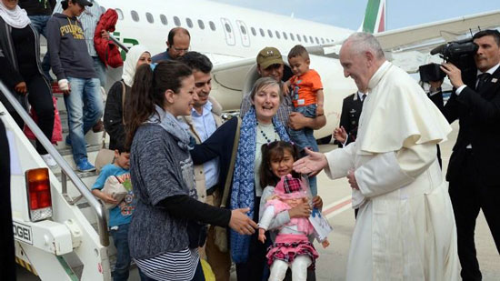 الثلاث عائلات المسلمة السورية التي أصطحبها بابا الفاتيكان: أنقذنا وأعاد إلينا الحياة