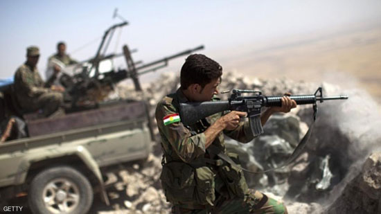 مقاتل كردي في جبهة قتال ضد داعش شرق الموصل