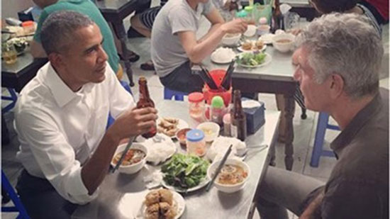 أوباما يتناول عشاء بـ6 دولارات في مطعم شعبي