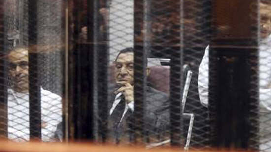 الرئيس المعزول محمد حسني مبارك ووزير داخليته حبيب العادلي