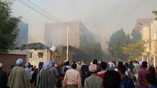 إصابة 4 مواطنين واشتعال واجهات 3 محال في حريق قنا