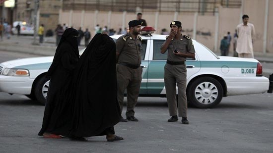 ضابط سعودي سابق ينحر زوجته السورية!