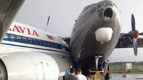 اصطدام طائرتين في مطار مينسك الوطني