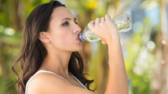 بالفيديو.. دراسة أمريكية شرب الماء يخلصك من الجوع 