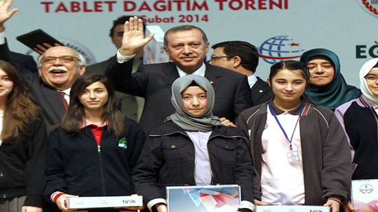  أردوغان يقود حملة أسلمة تركيا.. دستور إسلامي وتعليم ديني.. فرض الحجاب وتحريم الخمور 
