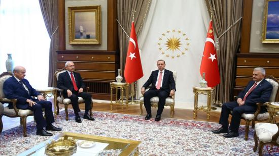 أردوغان مع رؤساء الأحزاب المعارضة في لقاء تاريخي