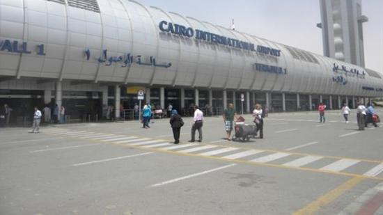 سلطات مطار القاهرة تحبط محاولة تهريب 17 ألف جنيه إلى أبوظبي