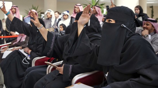  تعرف على الممنوعات المقررة على المرأة السعودية.. ممنوع العمل، السفر، الانتخاب، قيادة السيارة