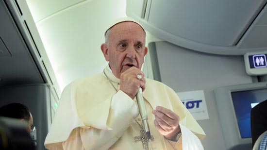 البابا فرانسيس يعقد مؤتمرا صحفيا على متن طائرته 13/07/2016