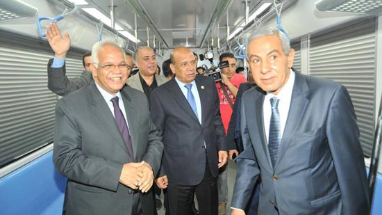وزير النقل يتسلم قطارين مكيفين للسكك الحديدية والخط الأول للمترو